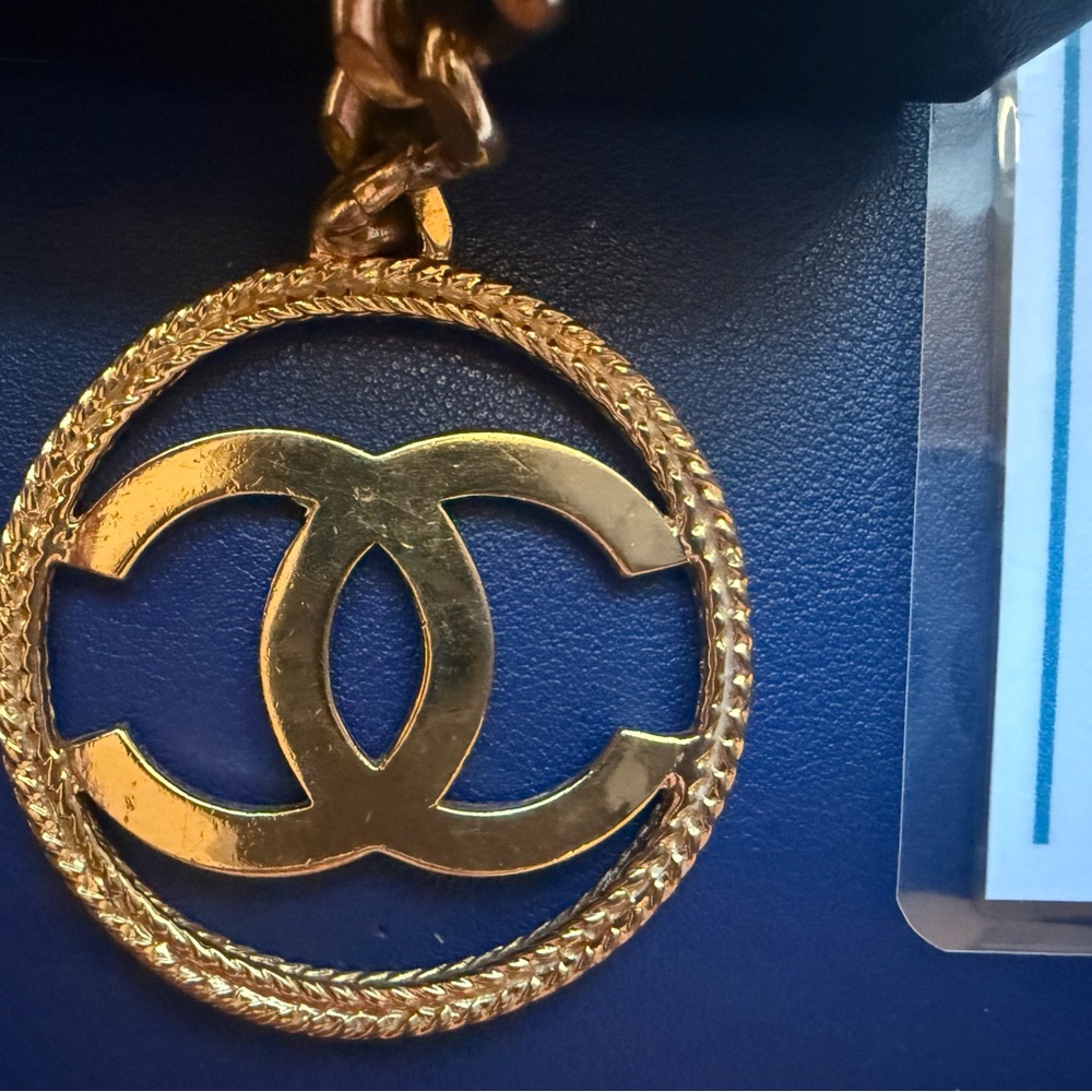 CHANEL Gold Logo Keyring - Picture 3 of 5